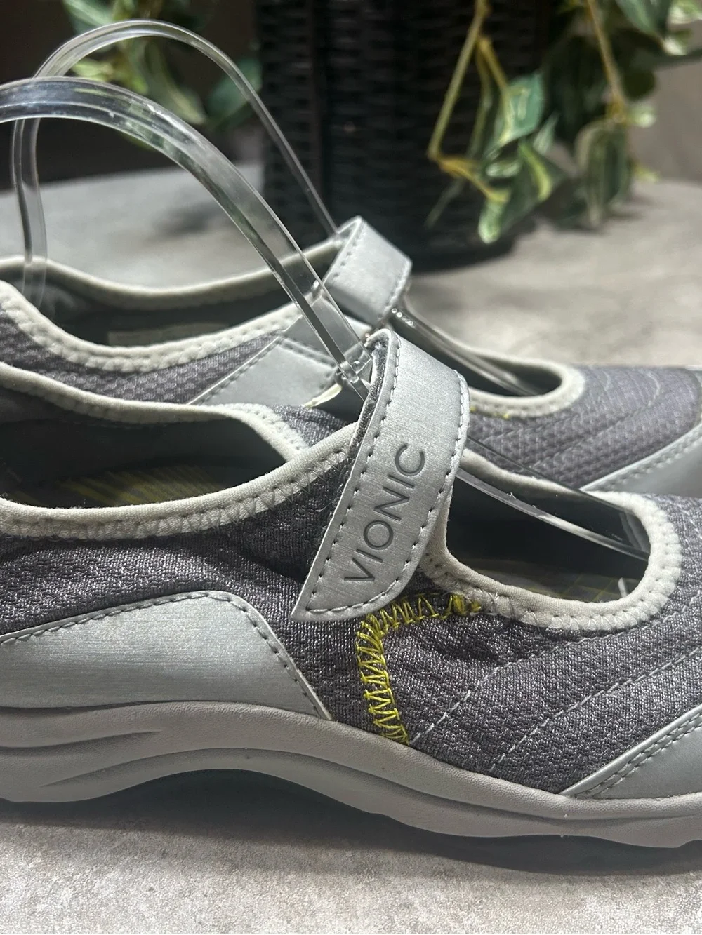 Vionic Mary Jane Gray Silver Yellow Comfort Walking Shoes Women’s Size 7